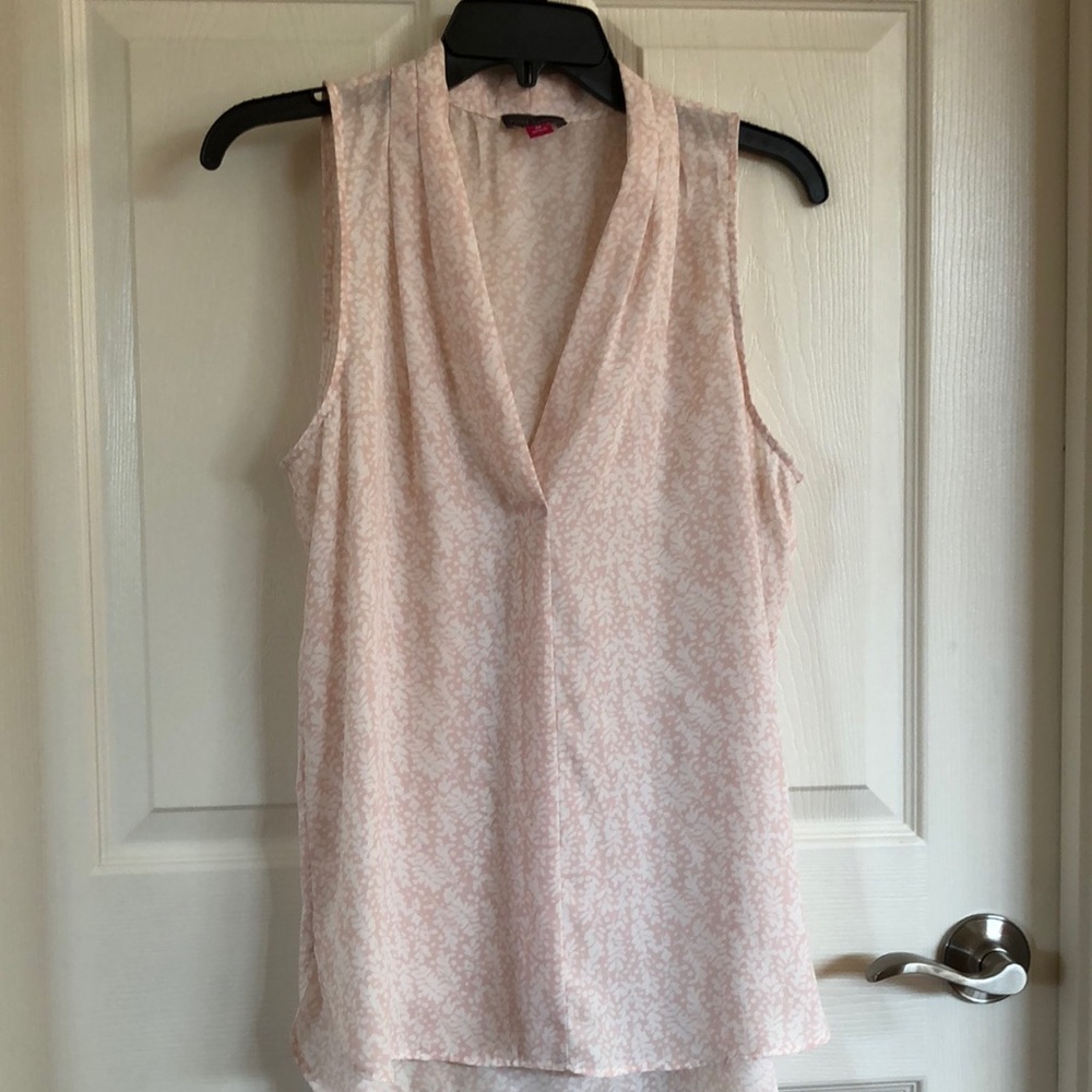 Shirt sleeves, not new. Size M. Brand Vince Camuto. 100% polyester.